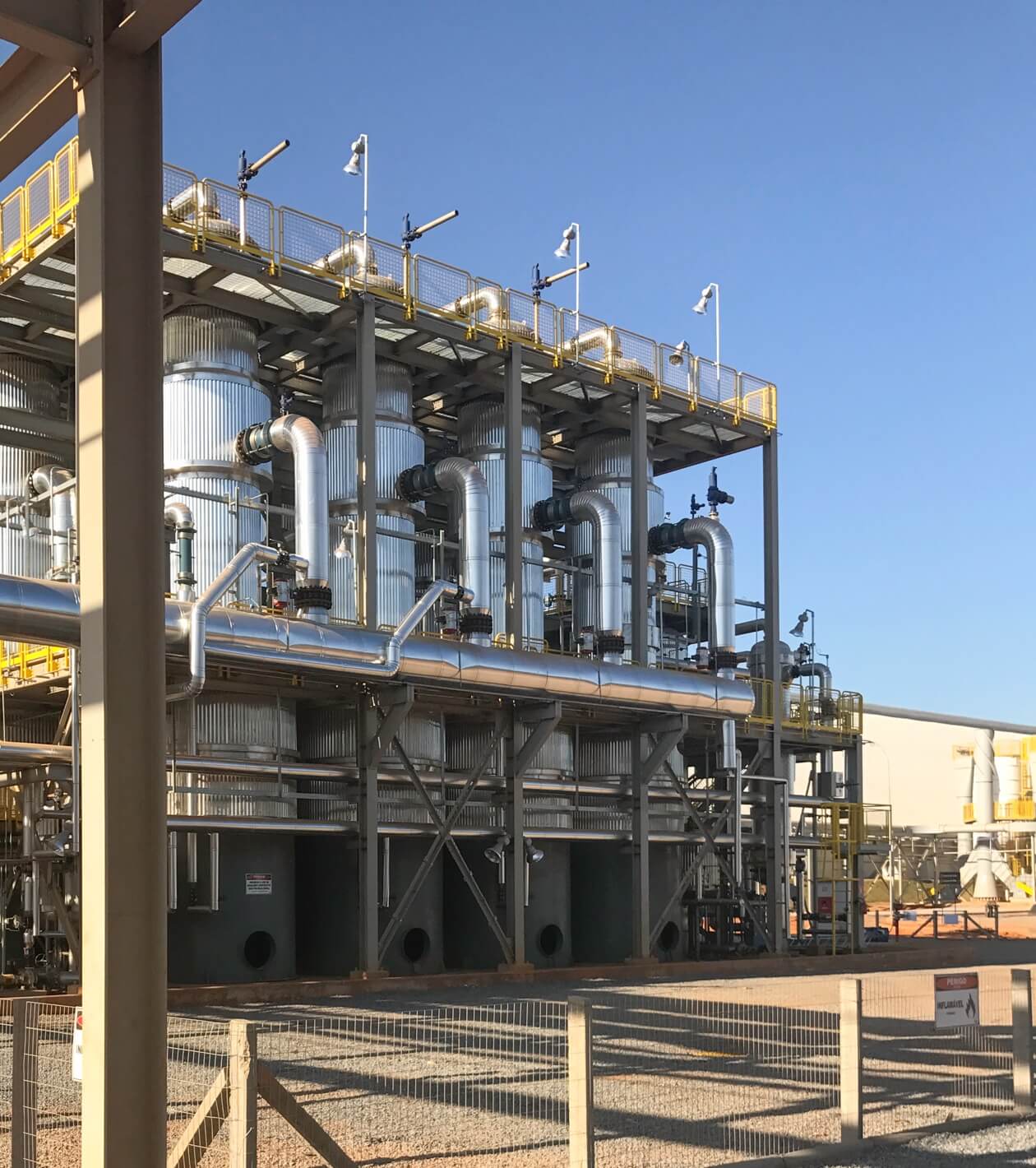 O sistema integrado de destilação, desidratação e evaporação (DDE) da ICM